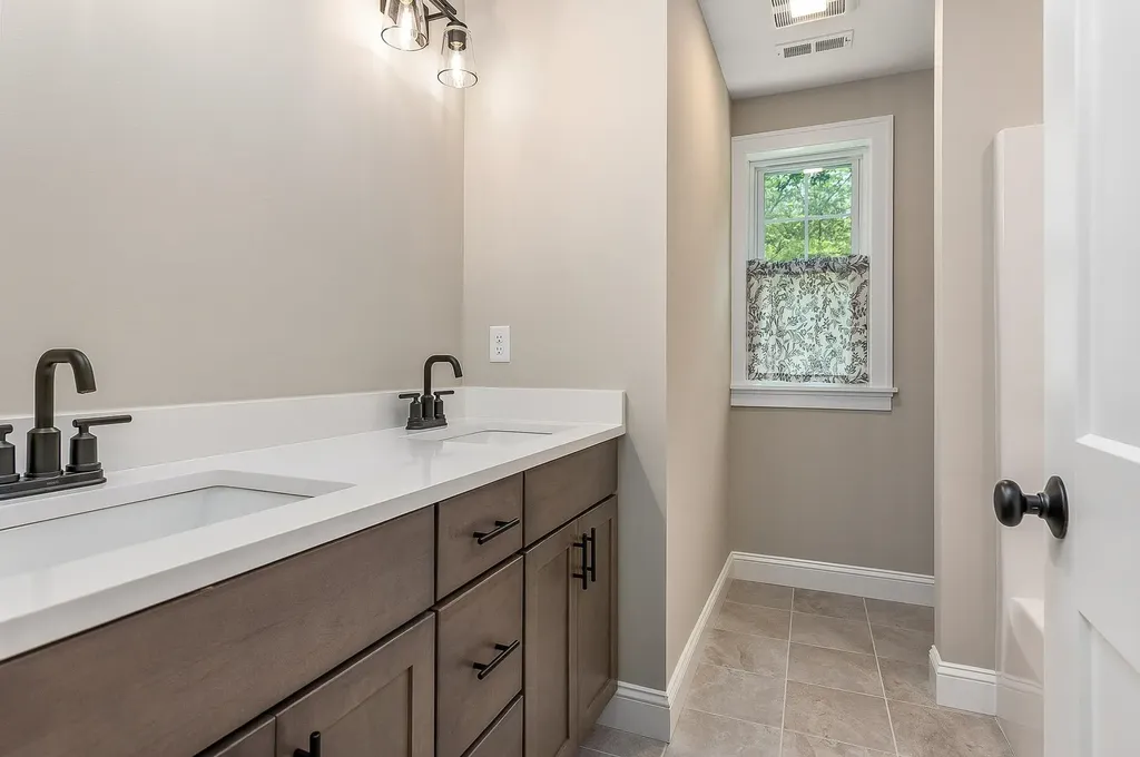 113 North River Road Epping NH 03042