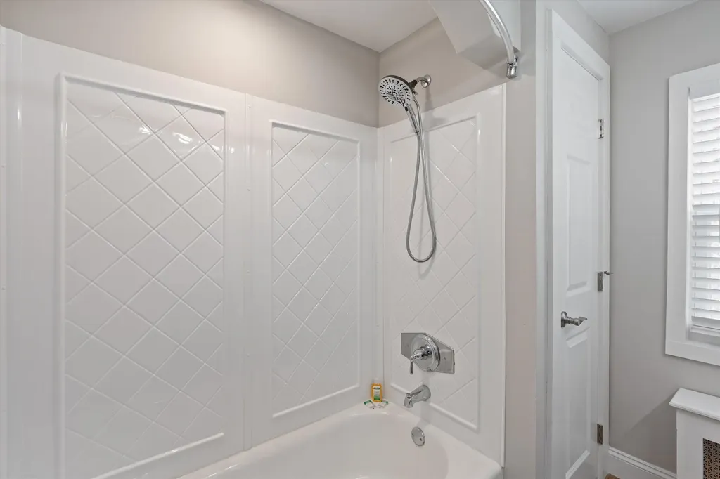 4 Geneva Street Manchester NH 03102