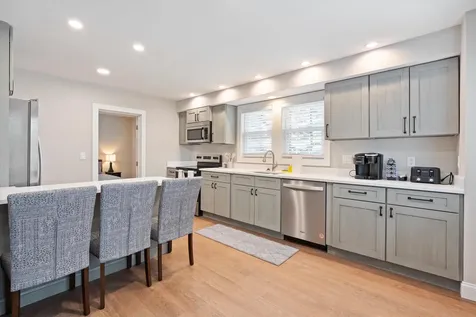 4 Geneva Street Manchester NH 03102