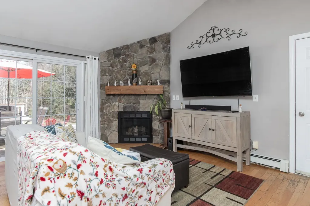 13 Jonathan Lane Bow NH 03304