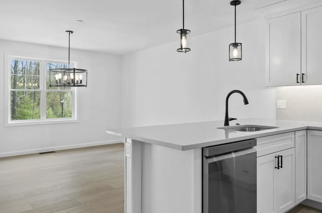 65 Centerwood Way Manchester NH 03102