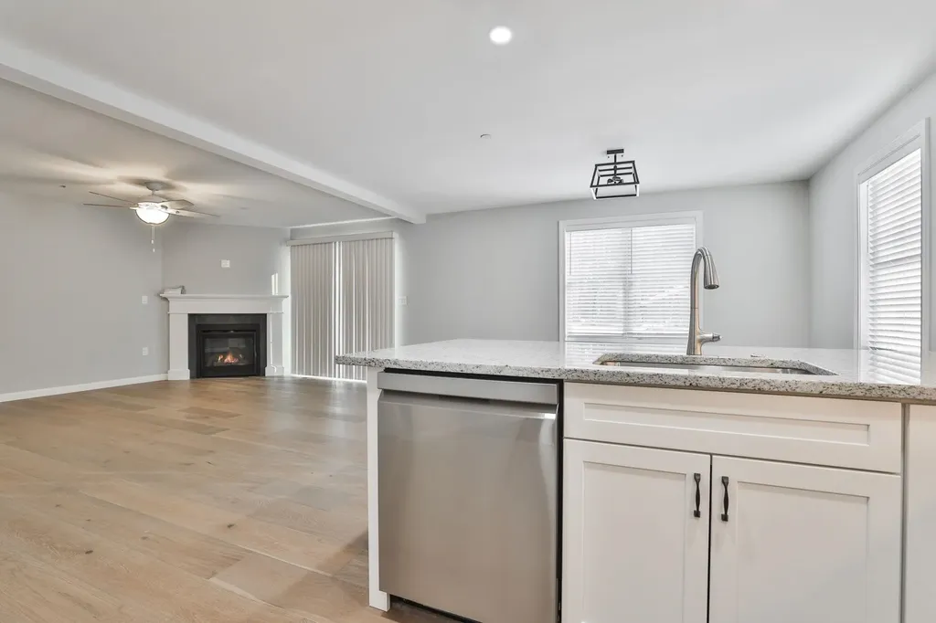 65 Centerwood Way Manchester NH 03102