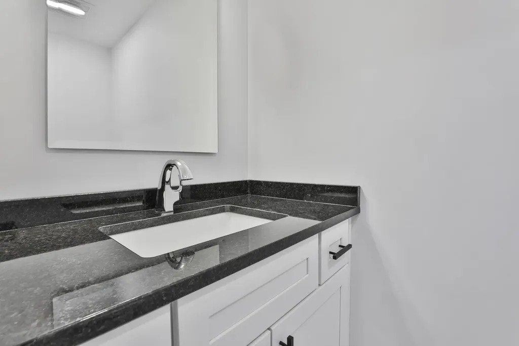 65 Centerwood Way Manchester NH 03102