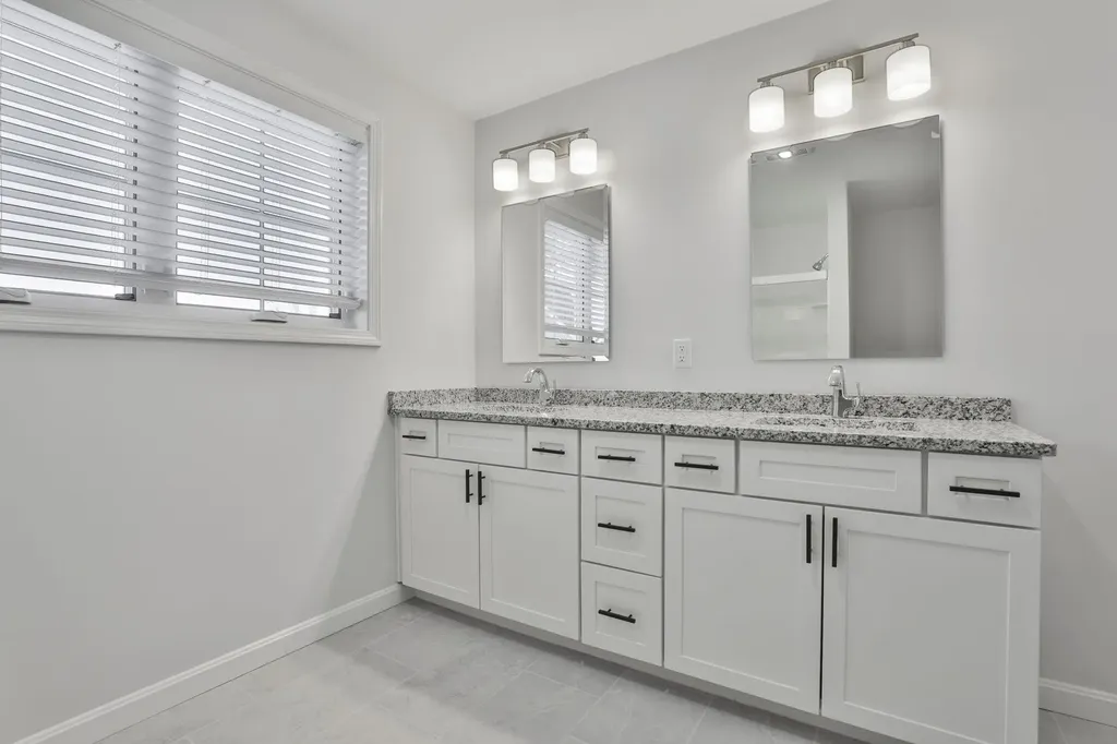 65 Centerwood Way Manchester NH 03102