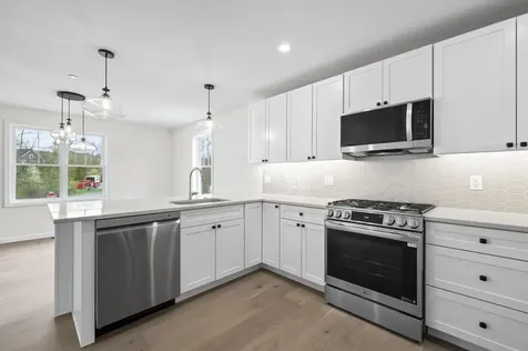 65 Centerwood Way Manchester NH 03102