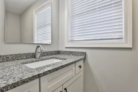 65 Centerwood Way Manchester NH 03102