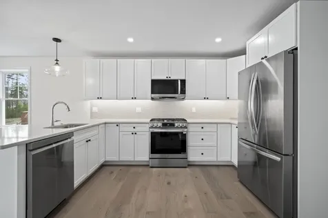 65 Centerwood Way Manchester NH 03102