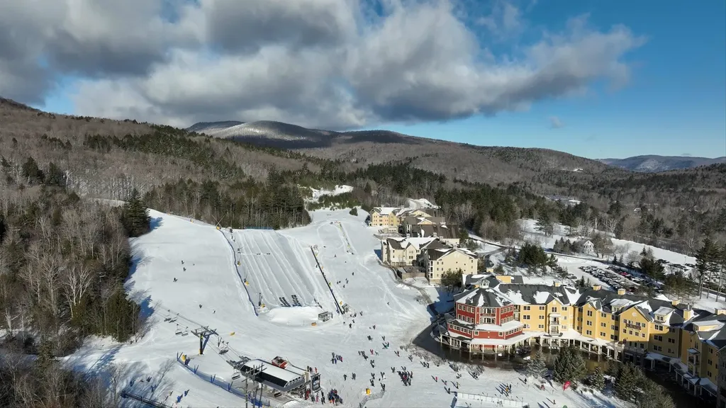 228/230 Qtr. I I I Jackson Gore Inn Ludlow VT 05149