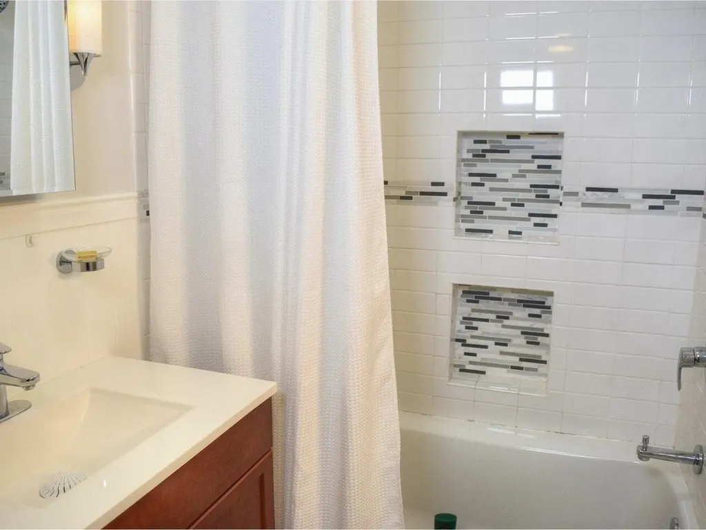 390 Hullcrest Road Shelburne VT 05482