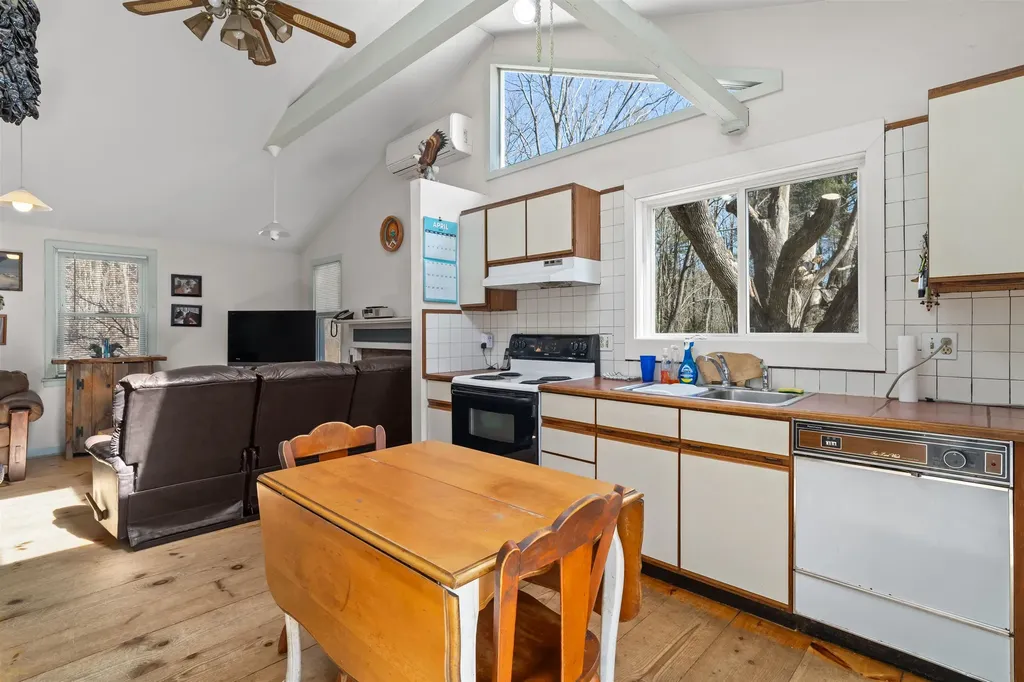 77 Holmes Road Barnstead NH 03225