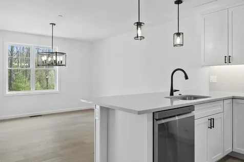 69 Centerwood Way Manchester NH 03102
