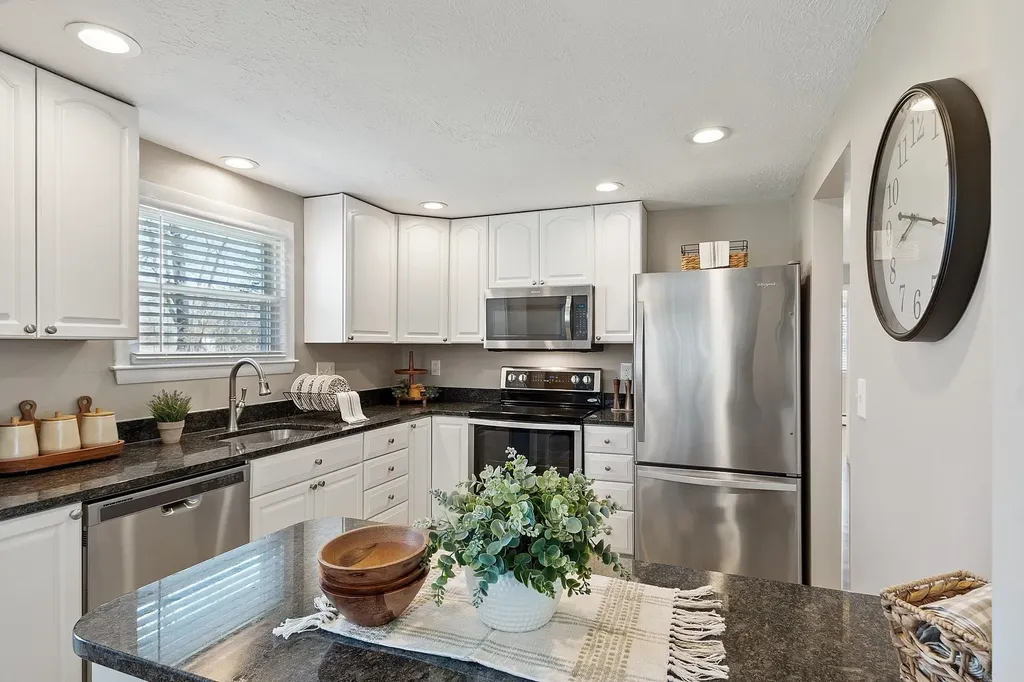 20 Yale Road Nashua NH 03064