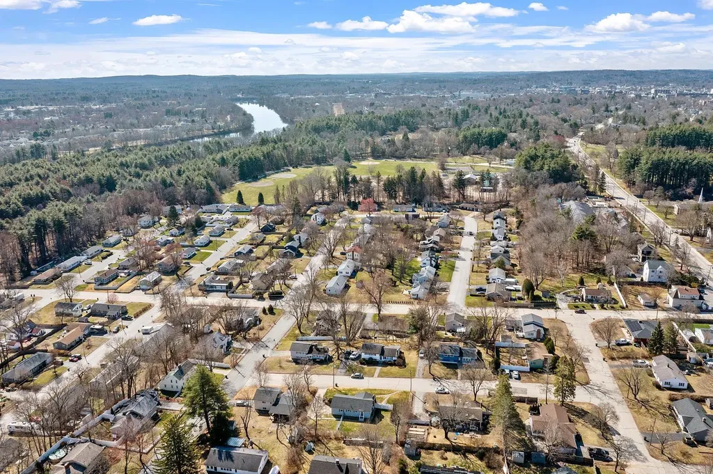 20 Yale Road Nashua NH 03064