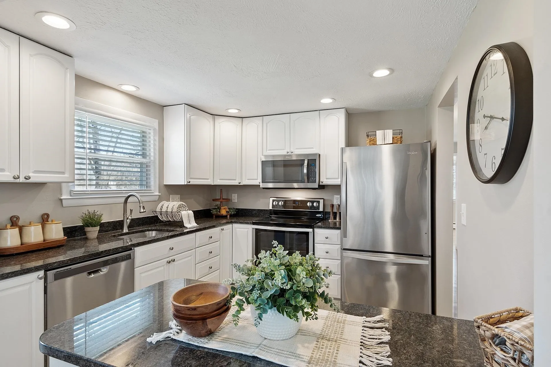 20 Yale Road Nashua NH 03064