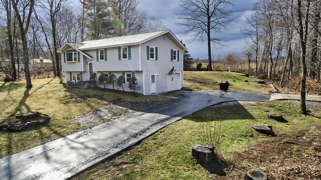 5 Holiday Avenue Derry NH 03038