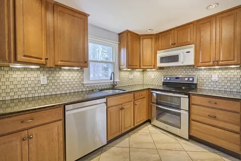 5 Holiday Avenue Derry NH 03038