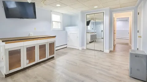 5 Holiday Avenue Derry NH 03038