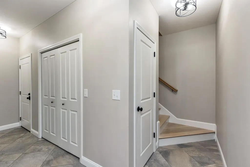 90 Cedar Crest Lane Auburn NH 03032