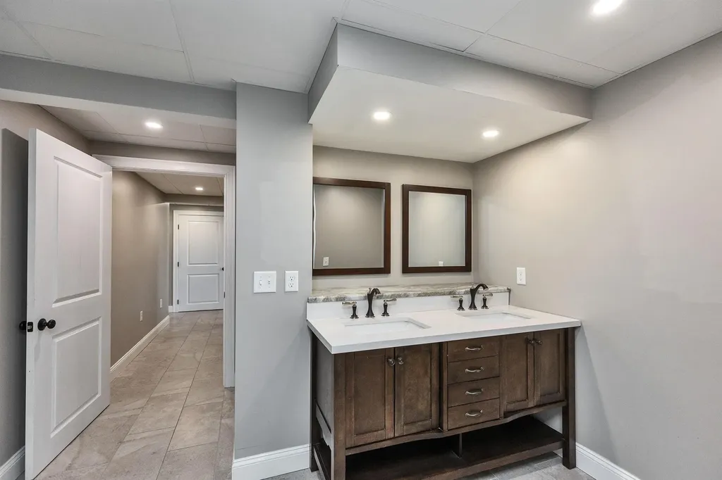 90 Cedar Crest Lane Auburn NH 03032