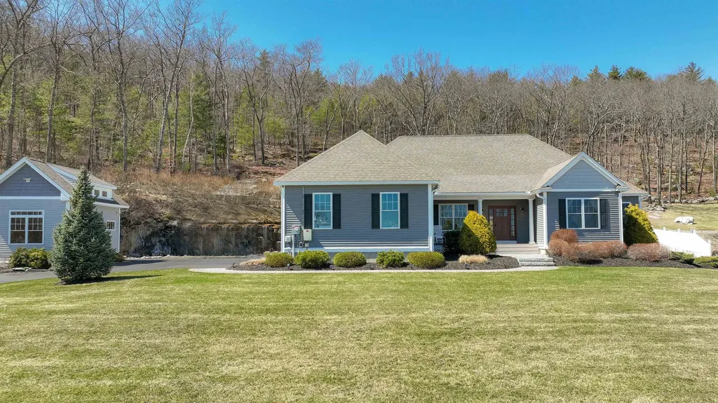 90 Cedar Crest Lane Auburn NH 03032