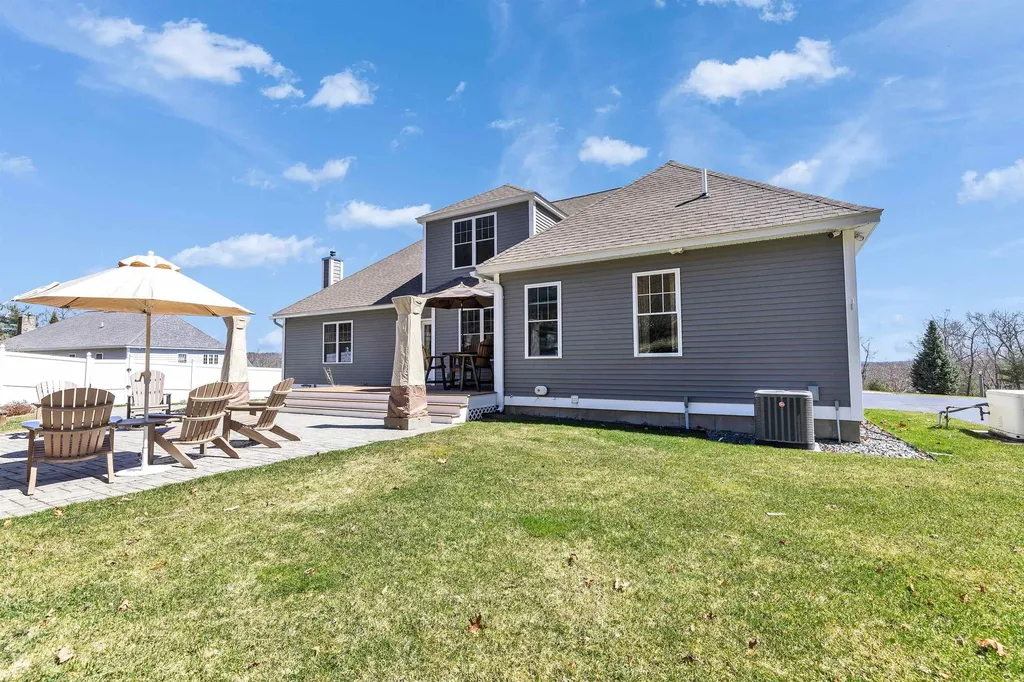 90 Cedar Crest Lane Auburn NH 03032