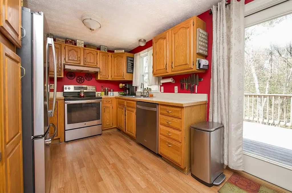5 Phillipswood Road Sandown NH 03873