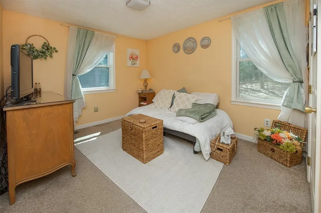 5 Phillipswood Road Sandown NH 03873