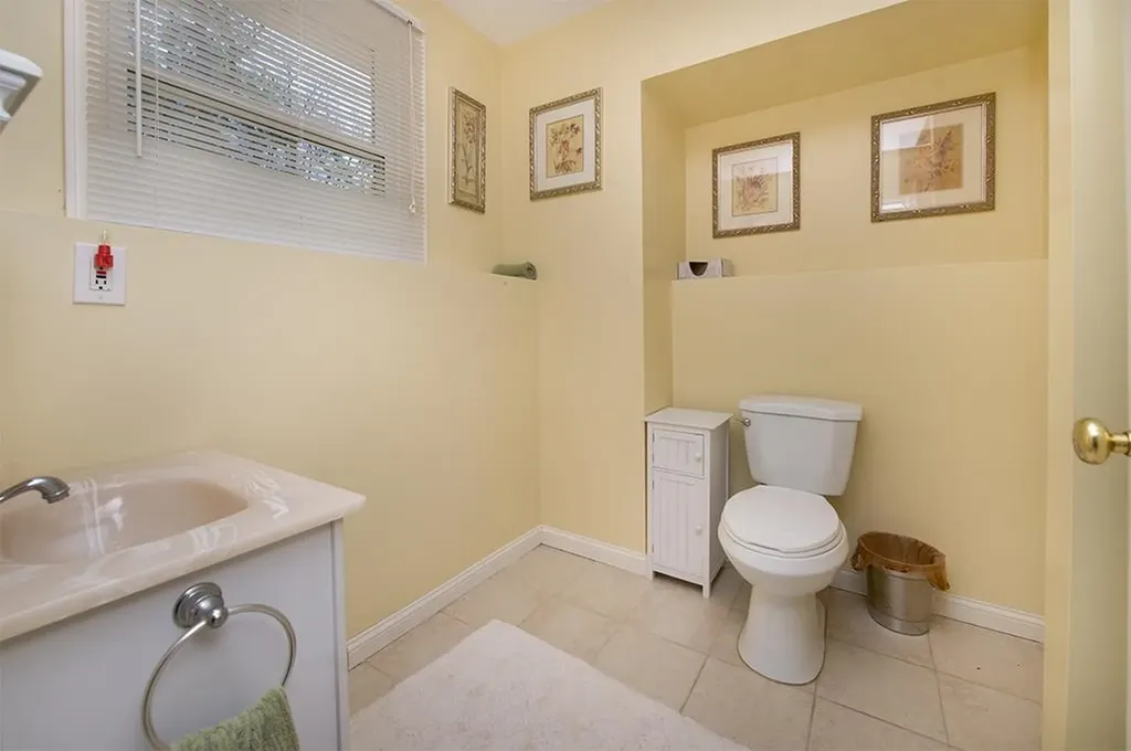 5 Phillipswood Road Sandown NH 03873