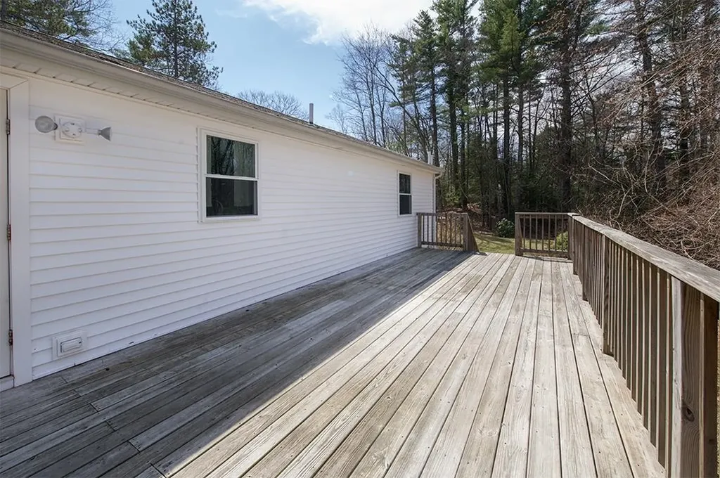 5 Phillipswood Road Sandown NH 03873