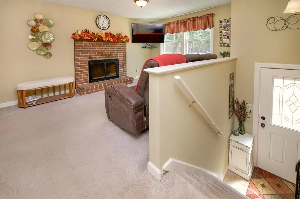 5 Phillipswood Road Sandown NH 03873