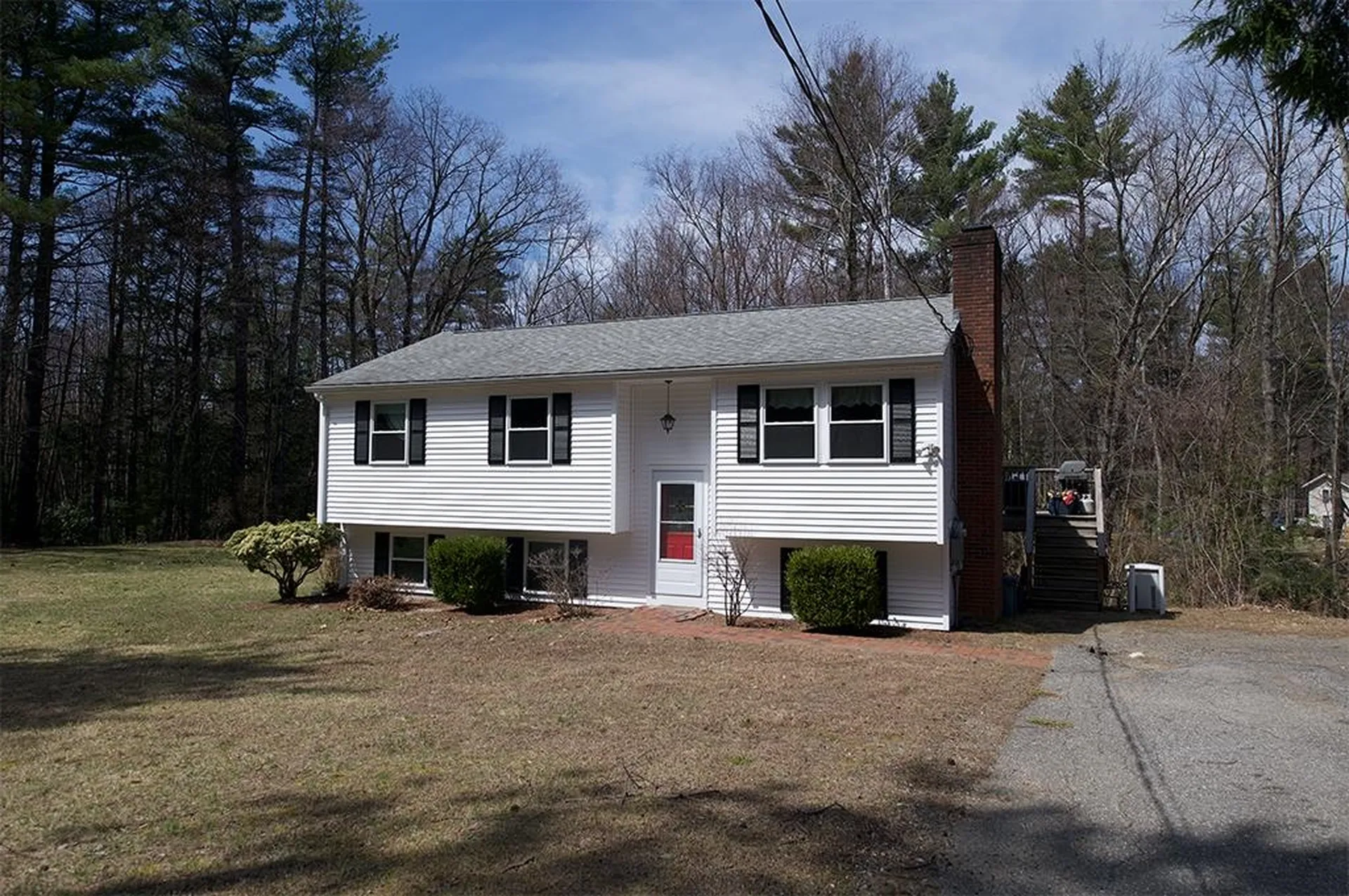 5 Phillipswood Road Sandown NH 03873