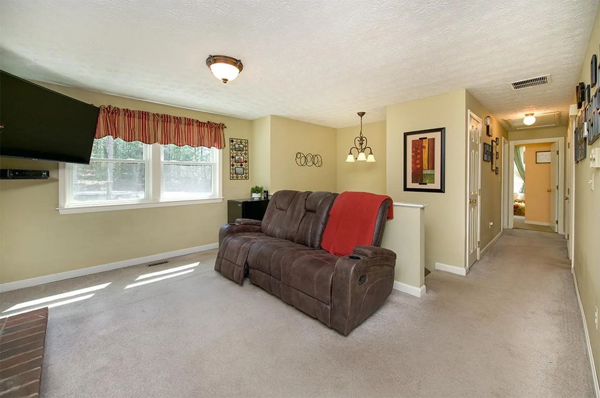 5 Phillipswood Road Sandown NH 03873