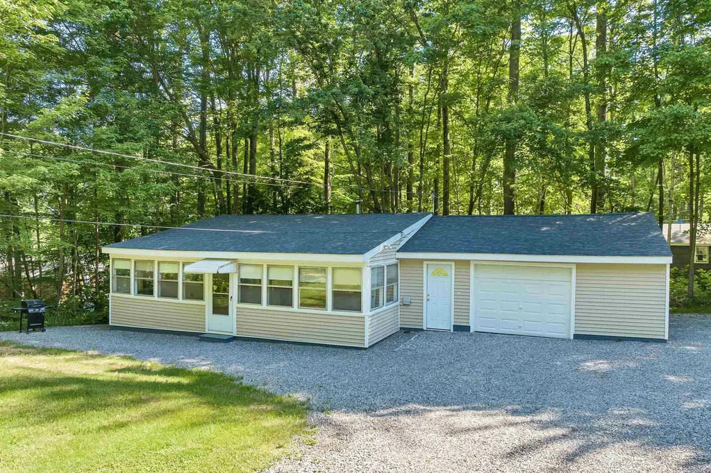 21 Canoe Lane Gilmanton NH 03237