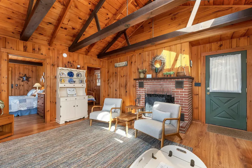 10 Treetop Lane Alton NH 03810