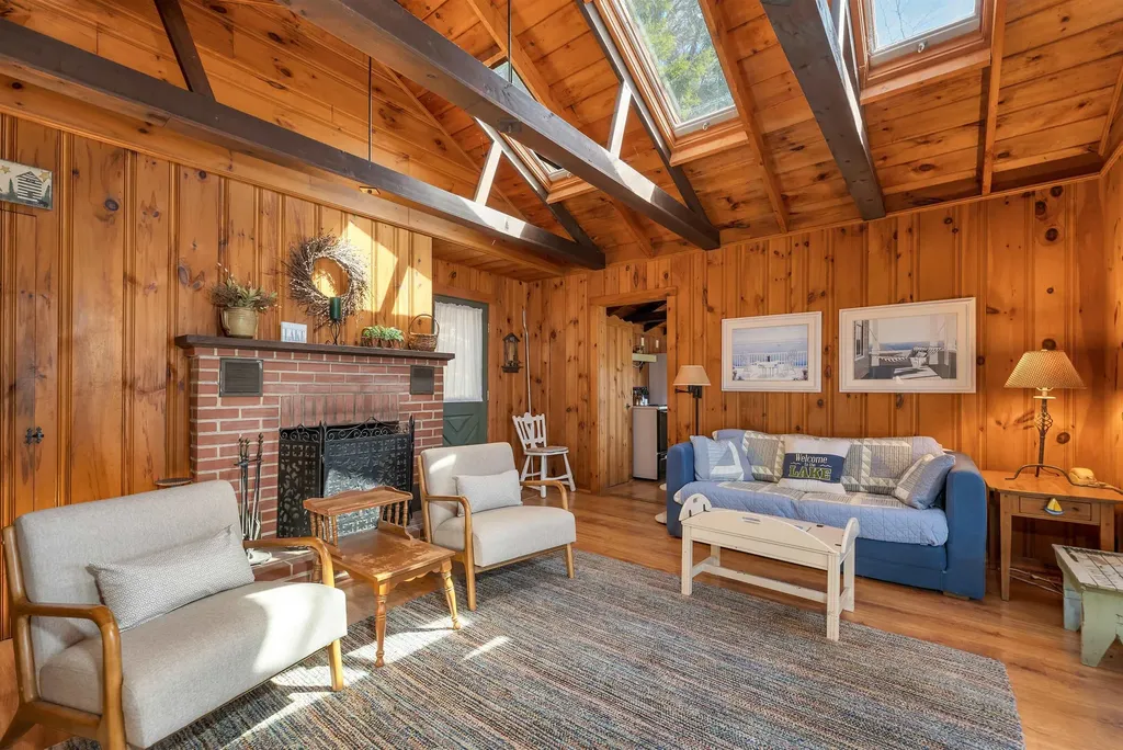 10 Treetop Lane Alton NH 03810