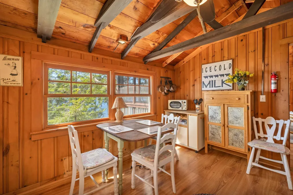 10 Treetop Lane Alton NH 03810