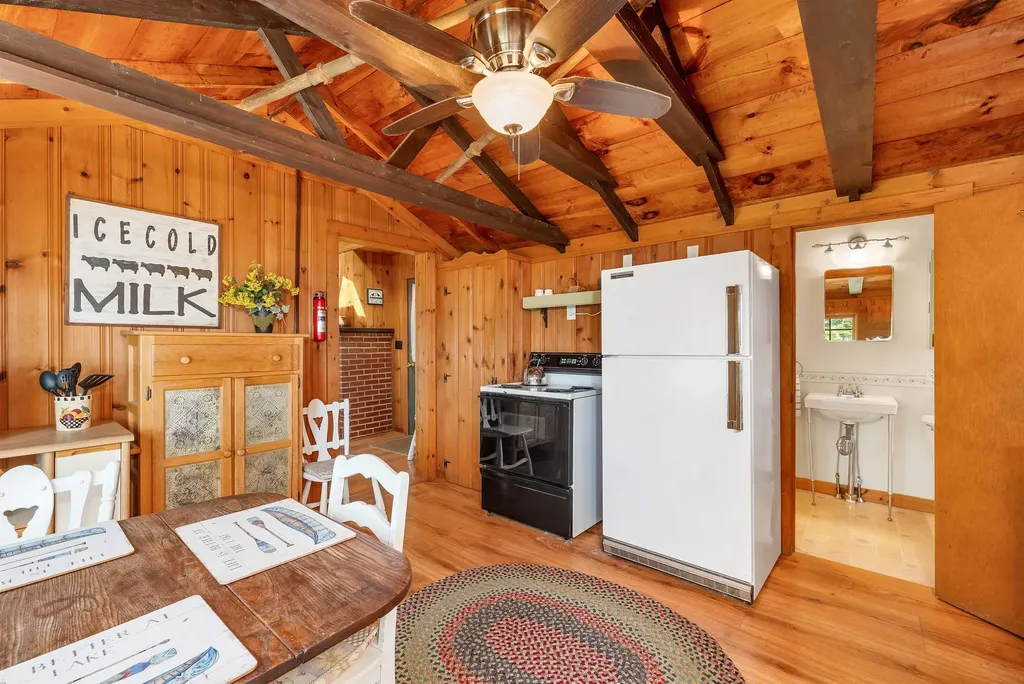 10 Treetop Lane Alton NH 03810