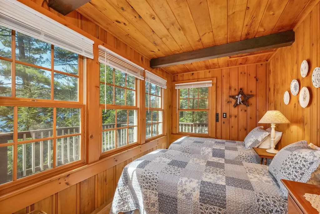 10 Treetop Lane Alton NH 03810