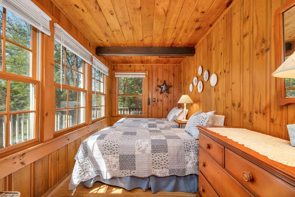 10 Treetop Lane Alton NH 03810