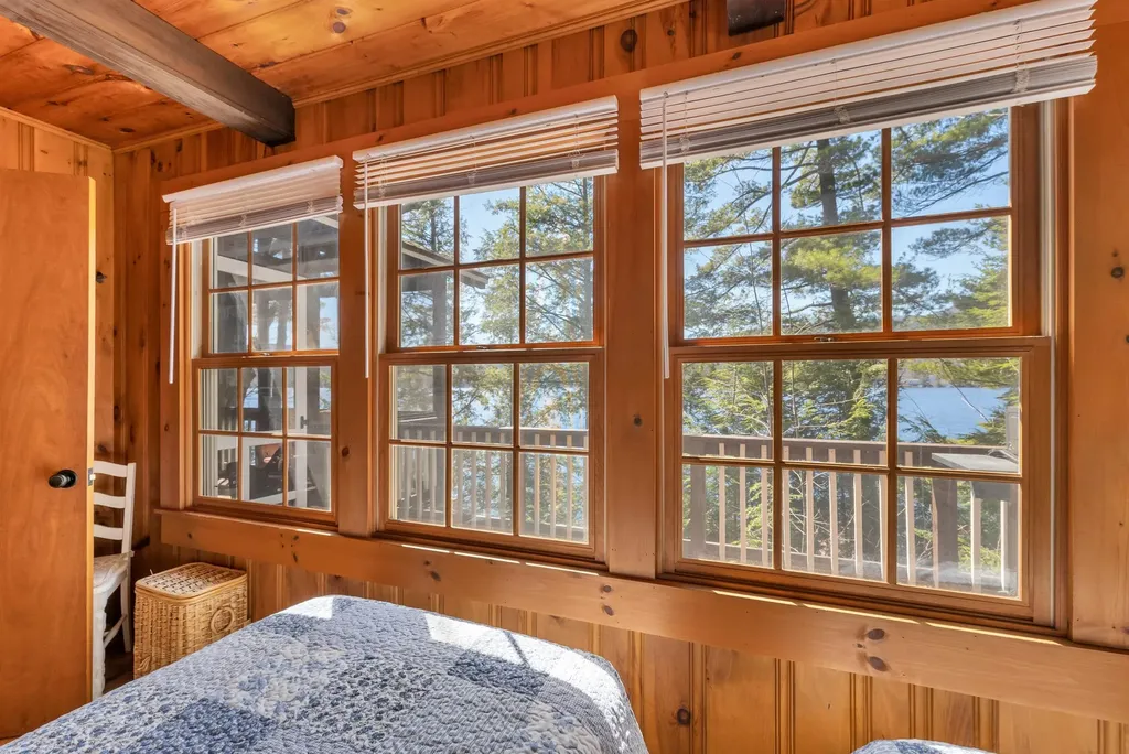 10 Treetop Lane Alton NH 03810