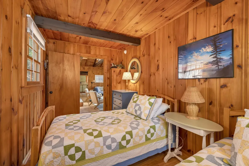 10 Treetop Lane Alton NH 03810