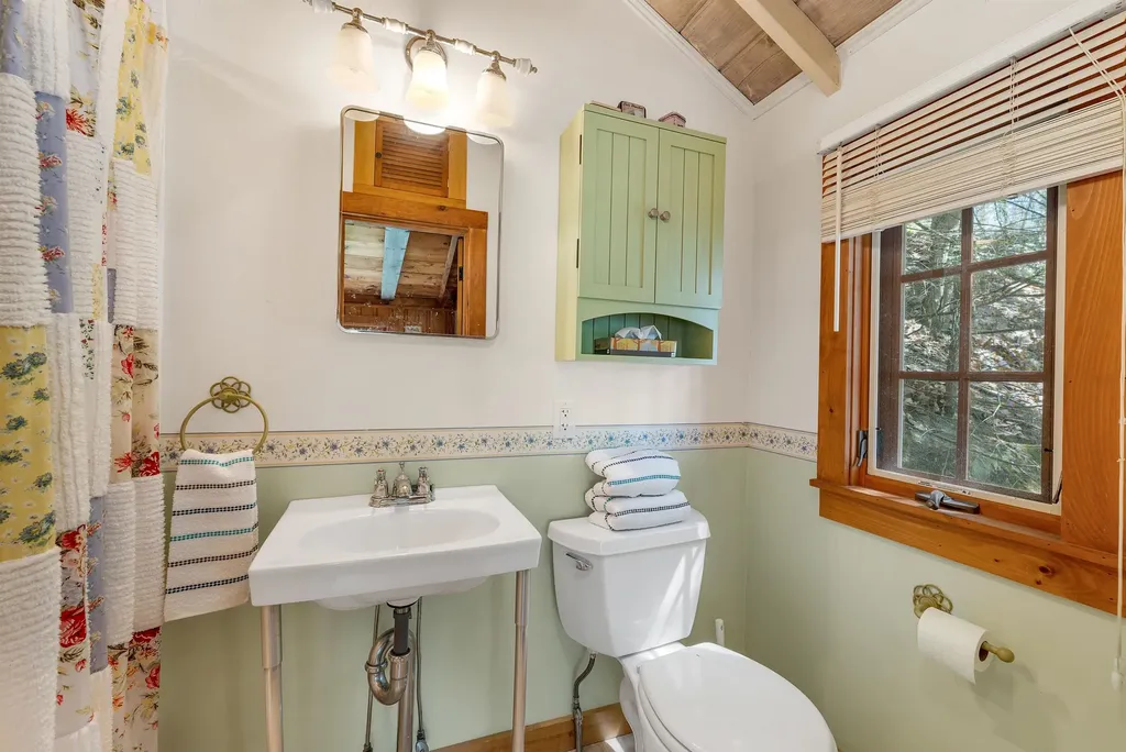 10 Treetop Lane Alton NH 03810