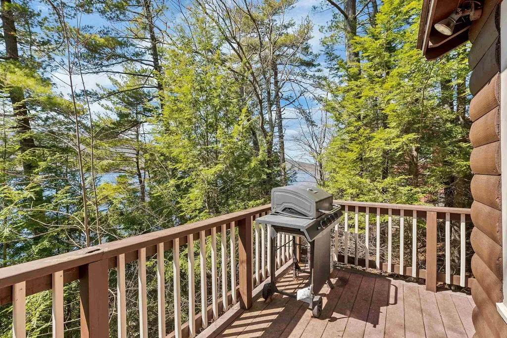 10 Treetop Lane Alton NH 03810