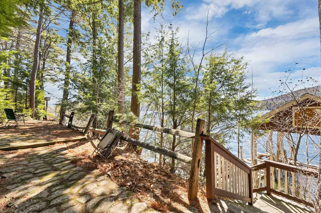 10 Treetop Lane Alton NH 03810