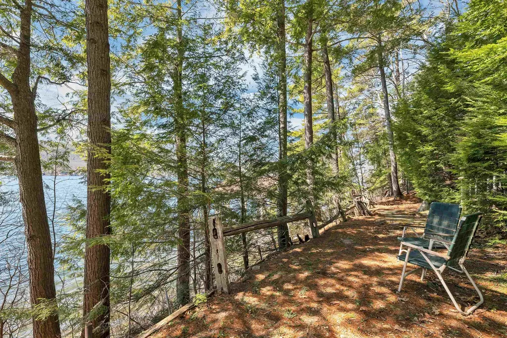 10 Treetop Lane Alton NH 03810