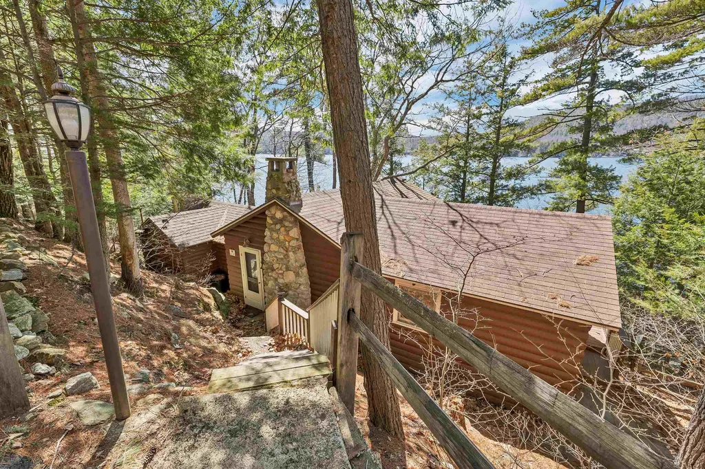 10 Treetop Lane Alton NH 03810