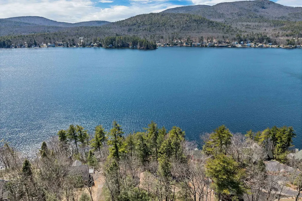 10 Treetop Lane Alton NH 03810