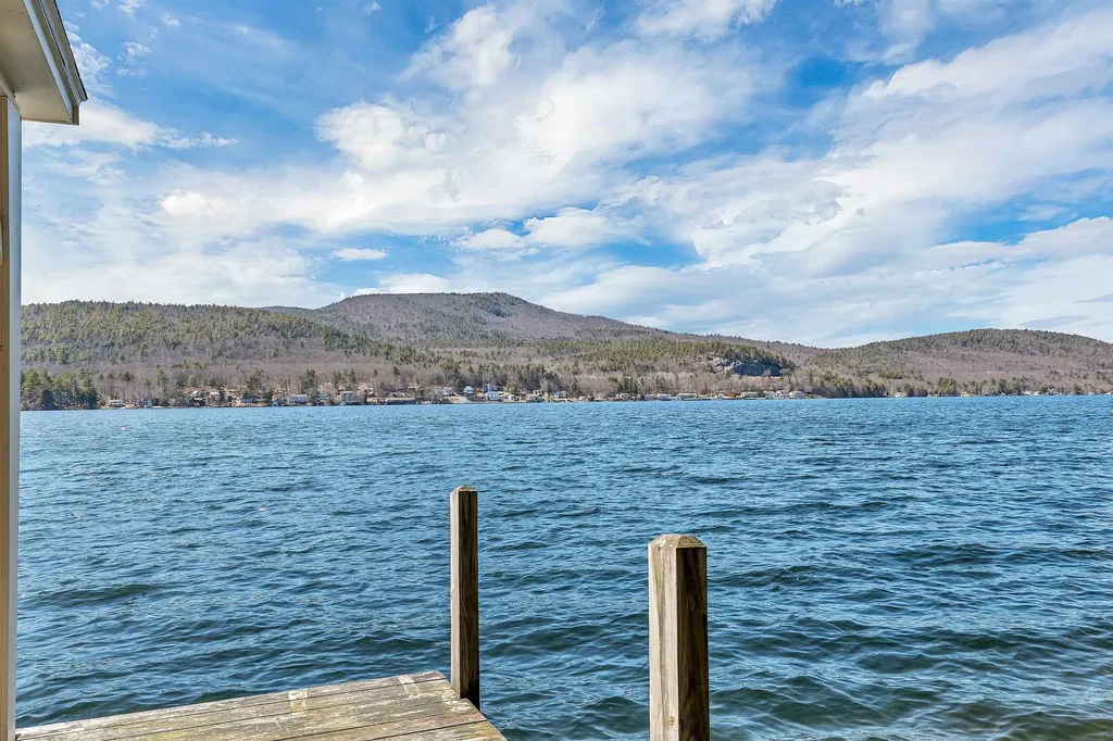 10 Treetop Lane Alton NH 03810