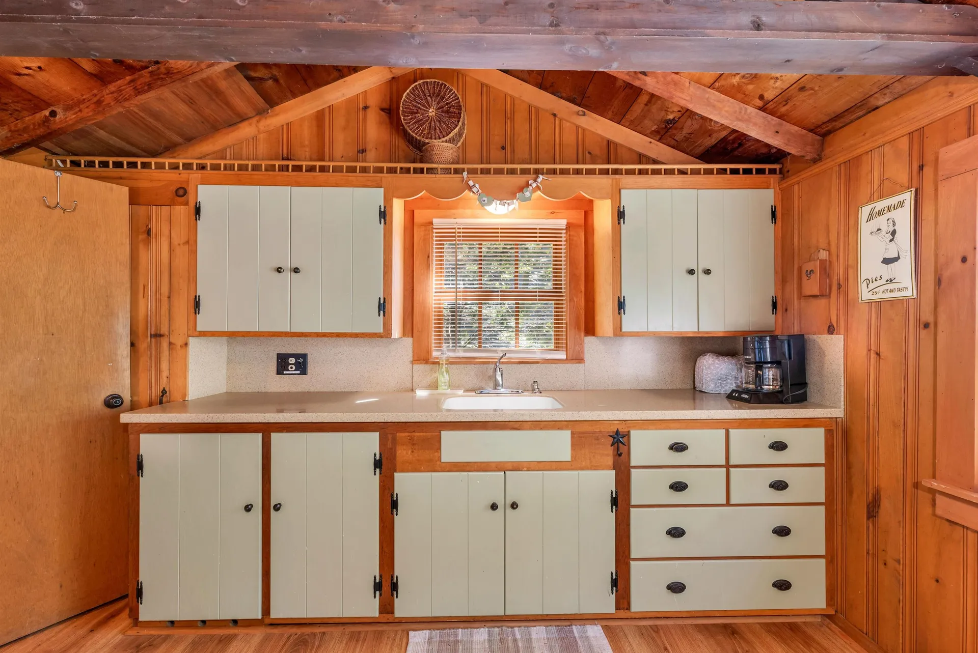 10 Treetop Lane Alton NH 03810