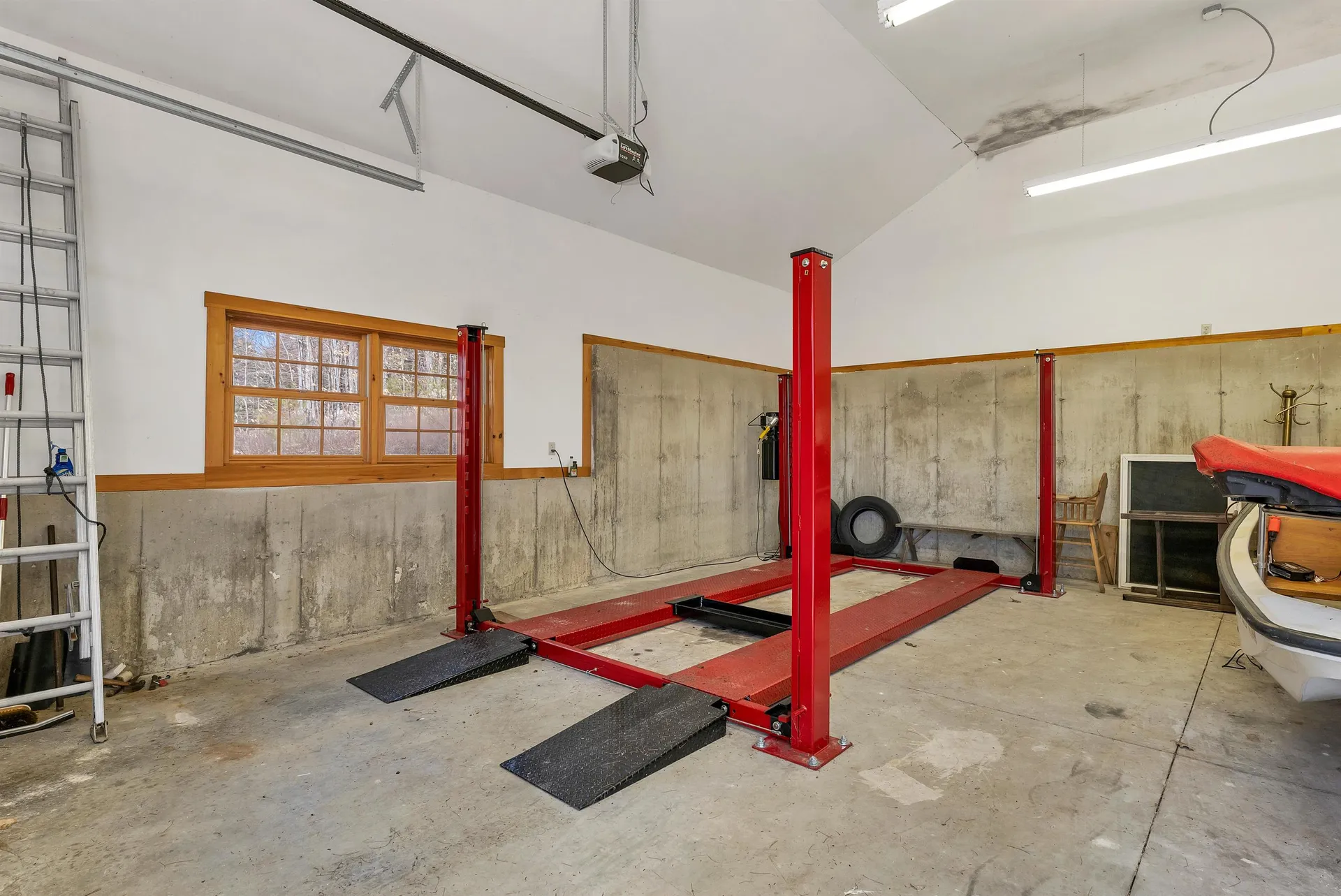 10 Treetop Lane Alton NH 03810